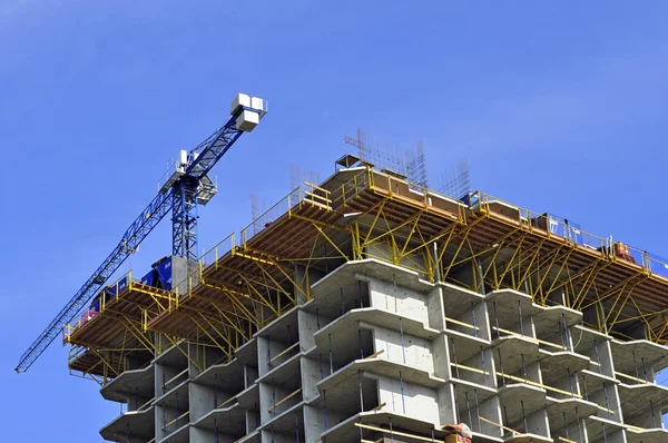 Construction of multi-storey residential house — Stock Photo, Image