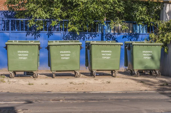 En serie av fyra avfallsbehållare — Stockfoto
