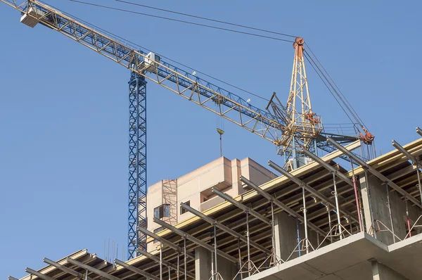 Tower cranes on the construction site — Stock Photo, Image