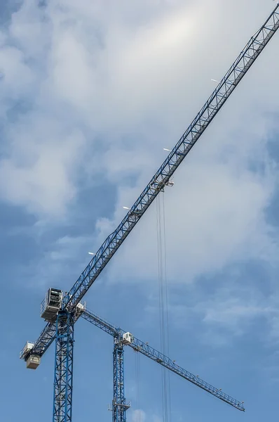 Two construction cranes against the sky — Stock Photo, Image