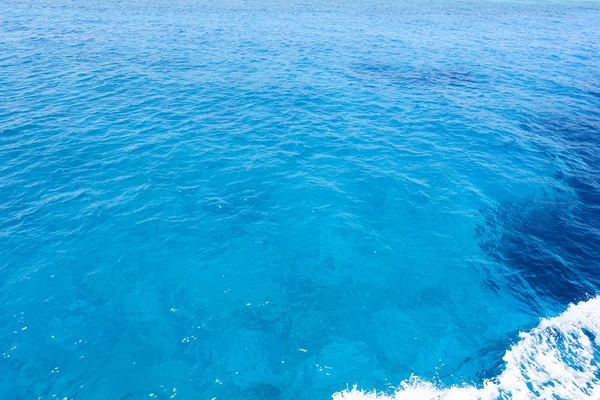 Fotky z moře a čisté vody v protaras, paralimni, Kypr ostrov. — Stock fotografie