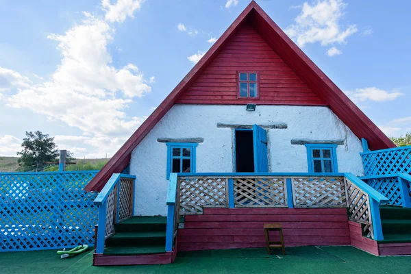 Малий будинок з глини, традиційна будівля — стокове фото