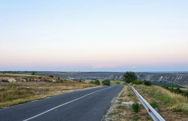 The road to Orheiul vechi memorial complex at sunset — Stock Photo, Image