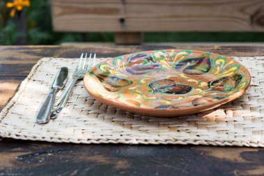 Geleneksel plaka restoran tablo süsler ile