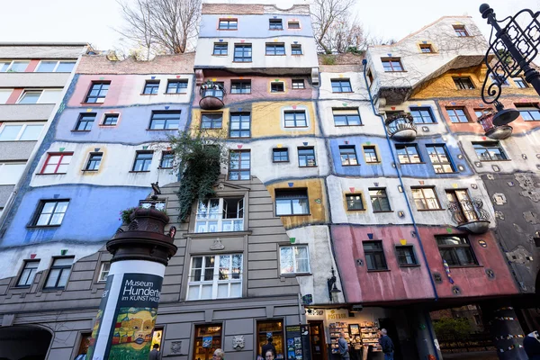 Vienna, Avusturya - 14 Kasım 2015: Fotoğraf hundertwasser evi — Stok fotoğraf