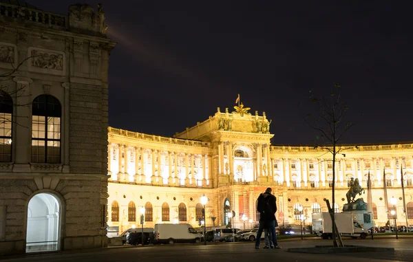 Wien, Österreich - 13. November 2015: ein junges Paar — Stockfoto