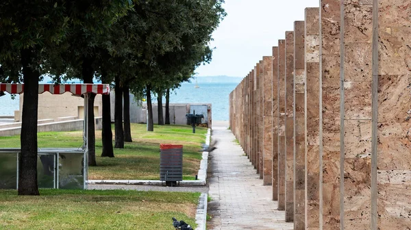 Walking Space White Tower Thessaloniki Sea Background — Stock Photo, Image