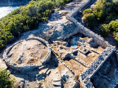 Yunanistan 'ın Halkidiki kentindeki Antik Stageira' nın insansız hava görüntüsü