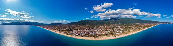 Panorama Aéreo Aviones Tripulados Ciudad Asprovalta Mar Azul Halkidiki Grecia —  Fotos de Stock