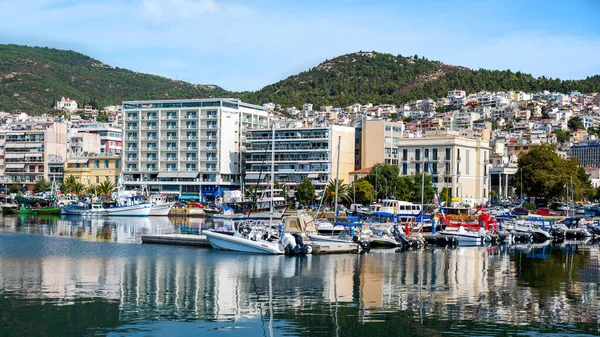 Kavala Greece September 2020 Port Lots Moored Boats Buildings Aegean — Stock Photo, Image