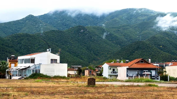 Maisons Logements Multiples Dans Quartier Résidentiel Colline Couverte Verdure Luxuriante — Photo