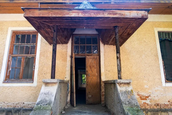 Pommer Mansão Abriu Porta Entrada Para Antigo Edifício Abandonado Com — Fotografia de Stock