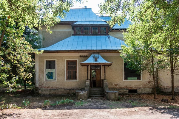 Taul Moldova Septiembre 2020 Pommer Mansion Antiguo Edificio Abandonado Con —  Fotos de Stock