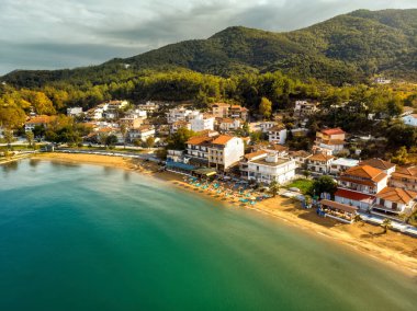 Yunanistan 'ın Halkidiki kentindeki Olympiada köyünün insansız hava aracı görüntüsü