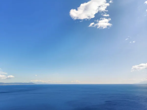 Modrá Bílá Obloha Moře Bouři Řecku — Stock fotografie