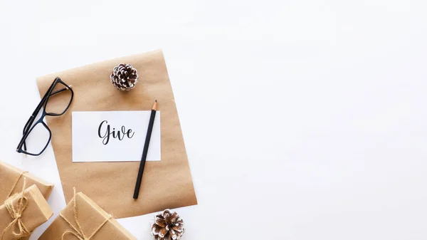 Cajas Regalo Conos Abeto Nota Con Mensaje Lápiz Vasos Fondo —  Fotos de Stock