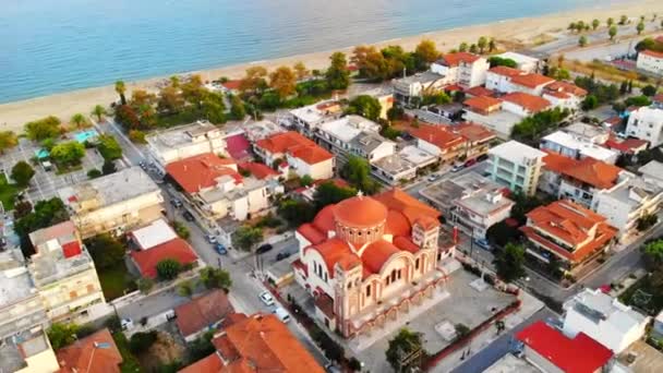 Panorama of the Asprovalta with multiple buildings, Saint George church among the buildings. Aegean sea coast. Sunny day. Greece — Stock Video
