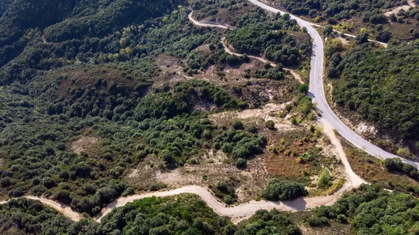 Route Sinueuse Collines Couvertes Verdure Luxuriante Vue Depuis Drone Grèce — Photo