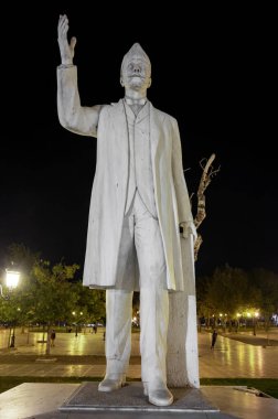 Geceleri Yunanistan 'ın Selanik kentindeki Eleftherios Venizelos Heykeli