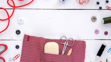 Kumaşla çalışmak, el yapımı eşyalar ve malzeme bileşimi. Üst görünüm