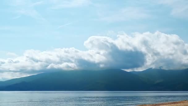 Hyperlapse Morza Egejskiego Góry Widoczne Oddali Ruchome Chmury Grecji — Wideo stockowe