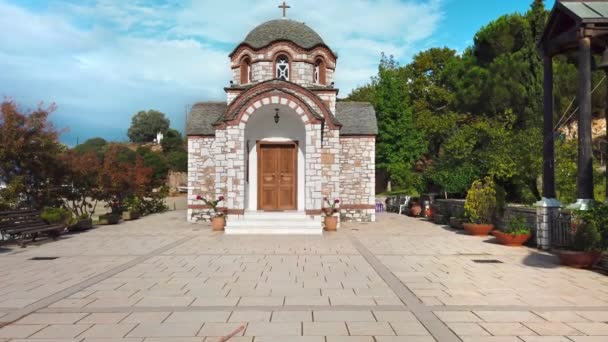 Chapelle Orthodoxe Saint Nicolas Olympiada Avec Beaucoup Verdure Autour Grèce — Video