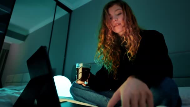 Young Ginger Hairl Girl Using Her Tablet Bedroom Drinking Coffee — Stock Video
