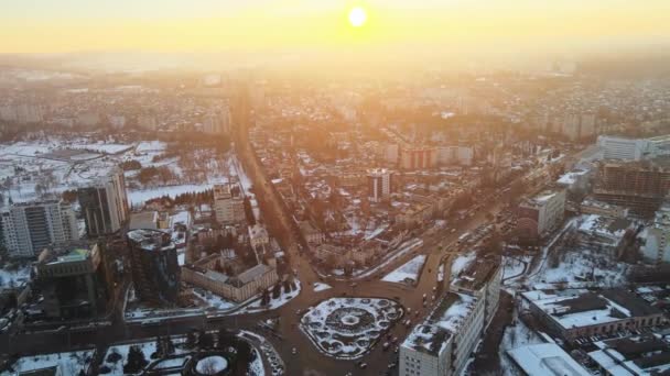 Drohnenaufnahme Von Chisinau Bei Sonnenaufgang Panoramablick Auf Mehrere Gebäude Straßen — Stockvideo