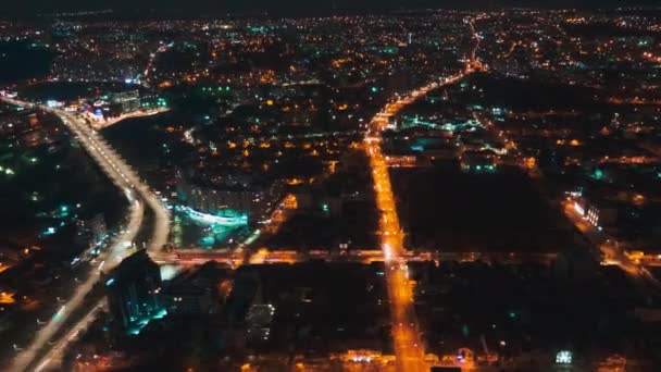 Drohnen Überwachen Das Zeitraffer Fahrender Autos Der Stadt Der Nacht — Stockvideo