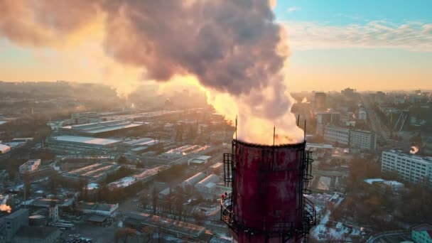 Drohnenaufnahme Von Chisinau Bei Sonnenaufgang Wärmestation Mit Rauch Der Aus — Stockvideo