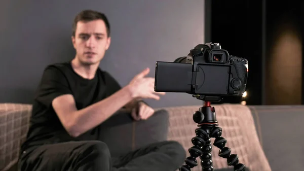 Young Content Creator Talking Gesturing Man Filming Himself Using Camera — Stock Photo, Image