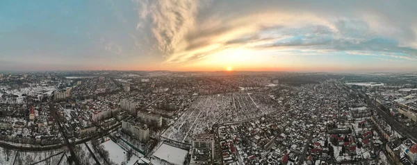 Drohnenpanorama Von Chisinau Moldawien Bei Sonnenuntergang Friedhof Schnee Kahle Bäume — Stockfoto