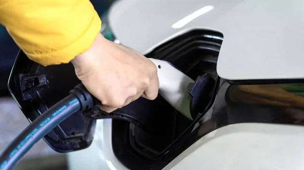 Man Plugging Charger White Electric Car — Stock Photo, Image