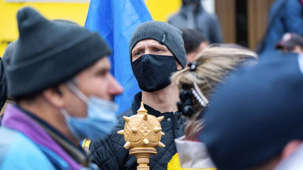 Chisinau Moldova April 2021 Mann Mit Medizinischer Maske Und Hölzerner — Stockfoto