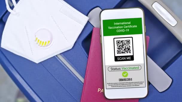 Pasaporte Smartphone Con Certificado Internacional Vacunación Covid Código Maleta Con — Vídeo de stock