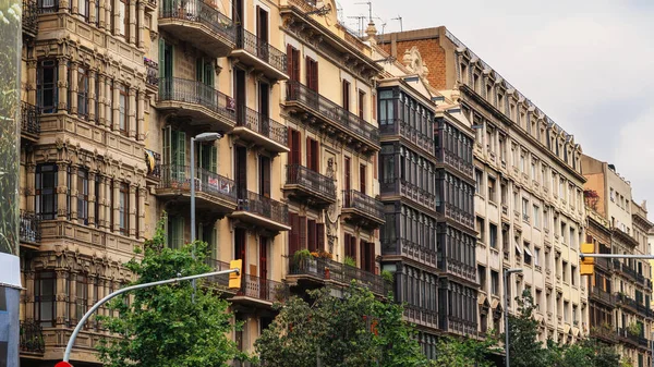 Σειρά Παλαιών Κτιρίων Κλασικό Στυλ Στη Βαρκελώνη Ισπανία — Φωτογραφία Αρχείου