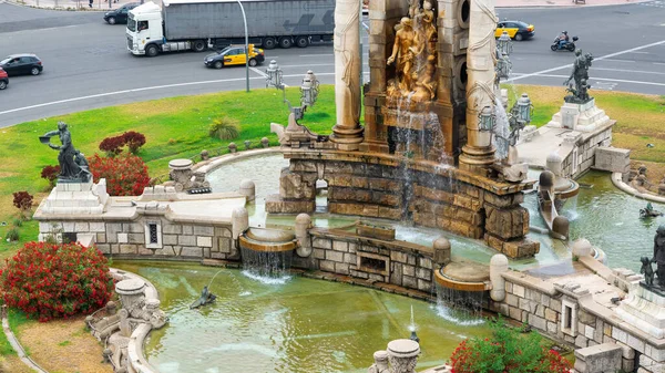 埃斯帕纳广场 西班牙巴塞罗那的一座有喷泉和雕塑的纪念碑 — 图库照片