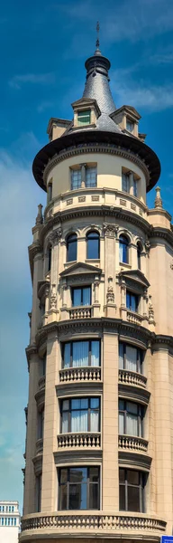 Vecchio Edificio Residenziale Giornata Sole Barcellona Spagna Colpo Verticale — Foto Stock