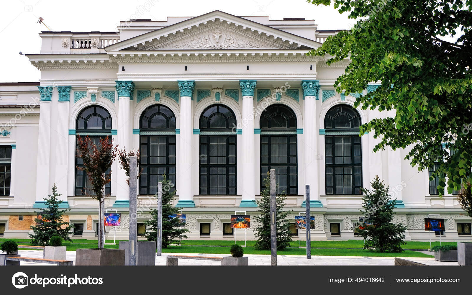 Органный Зал Кишиневе Парком Перед Ним Молдова Стоковое Фото.