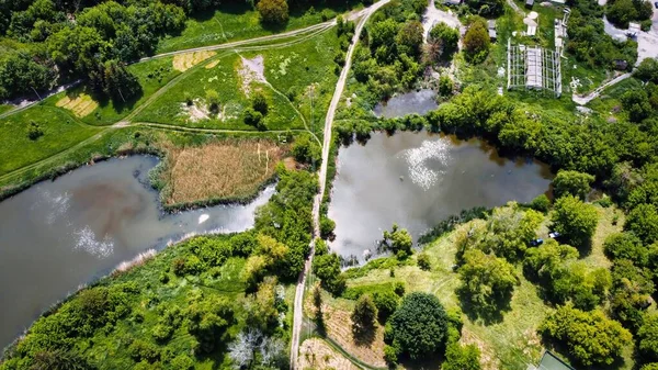 Drohnenaufnahme Eines Dorfes Moldawien Landstraße Zwischen Zwei Seen Viel Grün — Stockfoto
