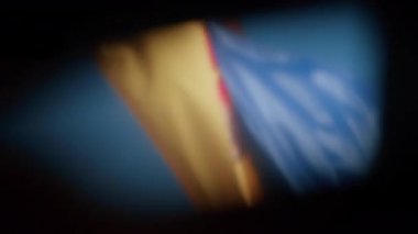 Yumuşak odak Moldova bayrağının rüzgarda dalgalanması