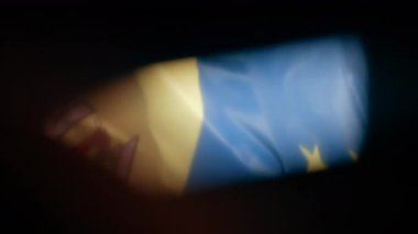 Yumuşak odak Moldova bayrağının rüzgarda dalgalanması