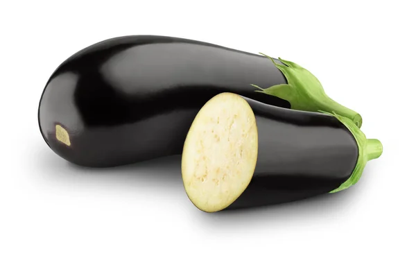 Gehalveerd en hele aubergine of aubergine geïsoleerd op een witte achtergrond. — Stockfoto