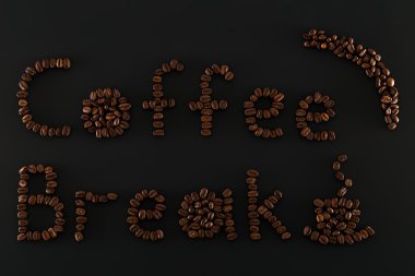 Kahve çekirdekleri kahve molası kelime oluşur