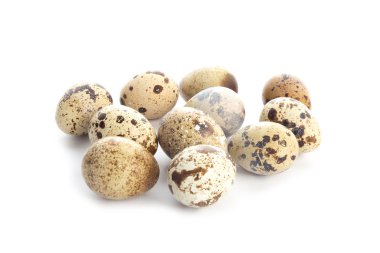 beyaz izole bıldırcın yumurtası