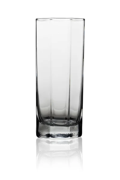 Vidrio de agua vacío aislado sobre fondo blanco — Foto de Stock
