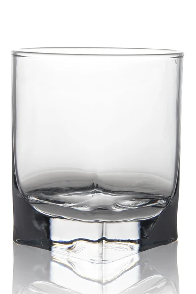 Verre de whisky vide isolé sur fond blanc — Photo