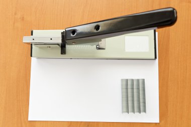 Zımba ve zımba tablo seçici odak hakkında kağıt