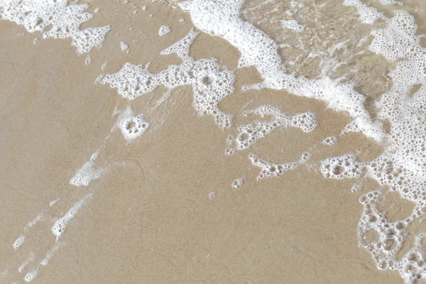 Espuma do mar na areia — Fotografia de Stock