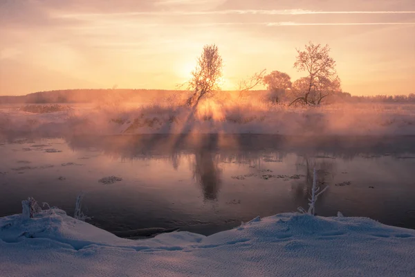 Туман над зимой — стоковое фото